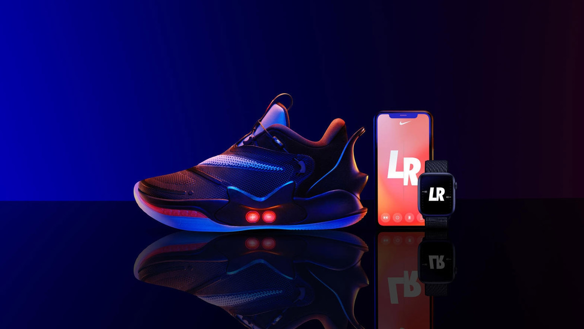 Nike випустила в продаж нову версію кросівок з автоматичною шнурівкою: відео - фото 1