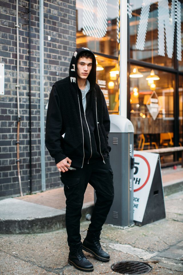 Як і з чим носити чоловічі штани джоггери: 10 модних ідей у фото - фото 386393