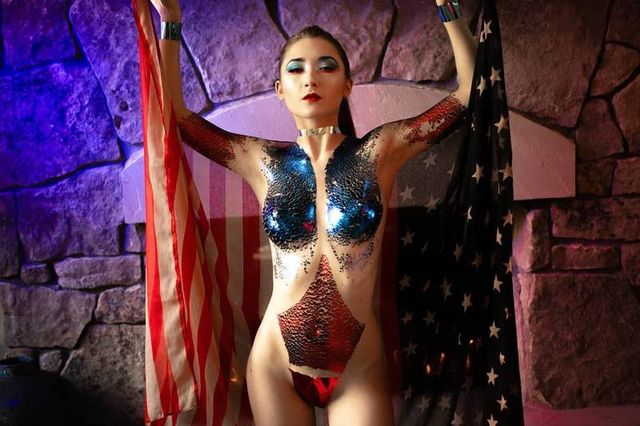 Дівчина тижня: гаряча модель Еллі Рід, яка обожнює роздягатися перед камерою (18+) - фото 386407