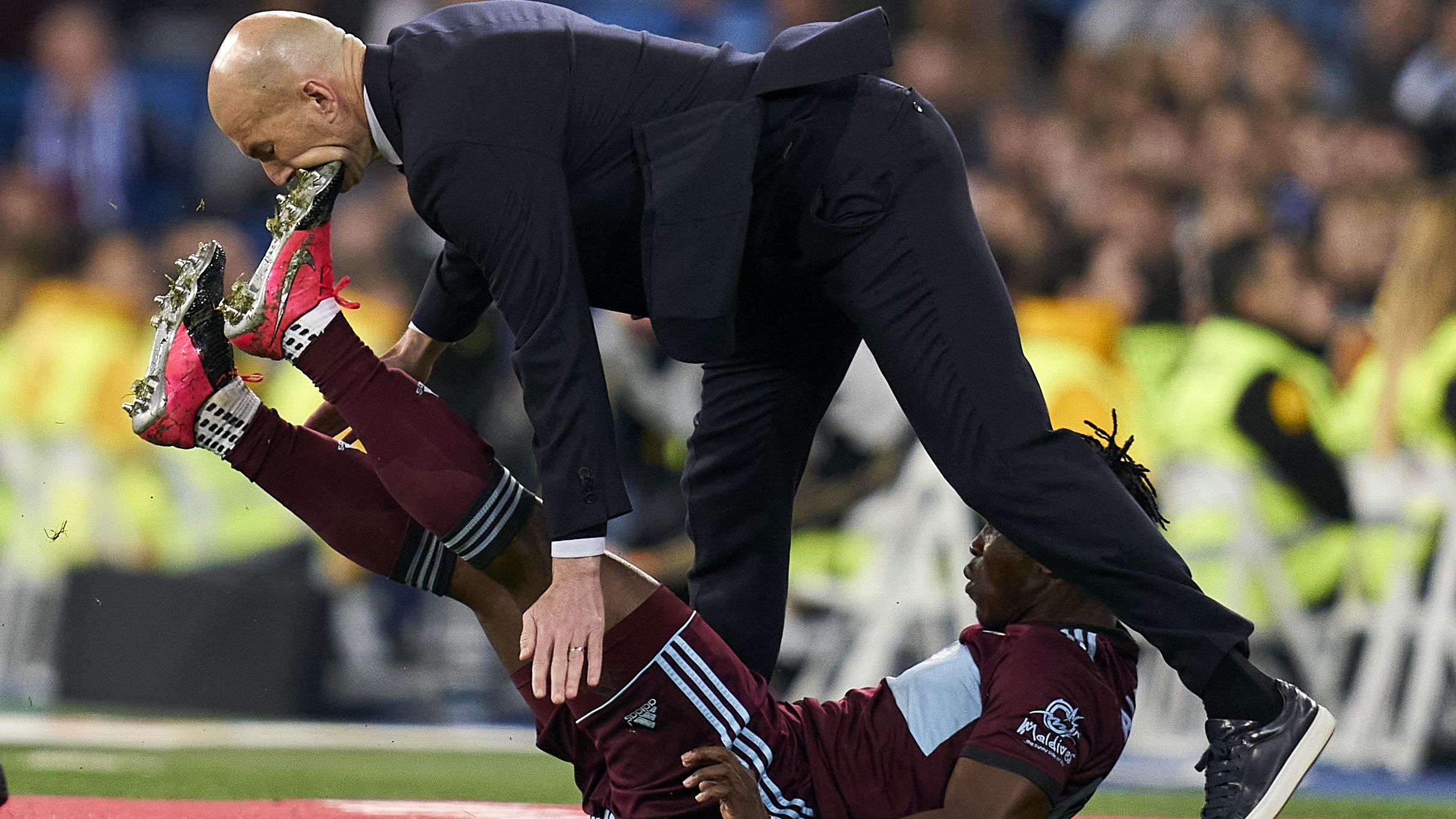 Зінедін Зідан отримав бутсою по обличчю під час матчу: епічне відео