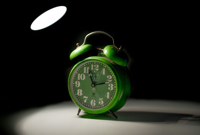 якого числа в Україні треба переводити стрілки годинника - фото 386548