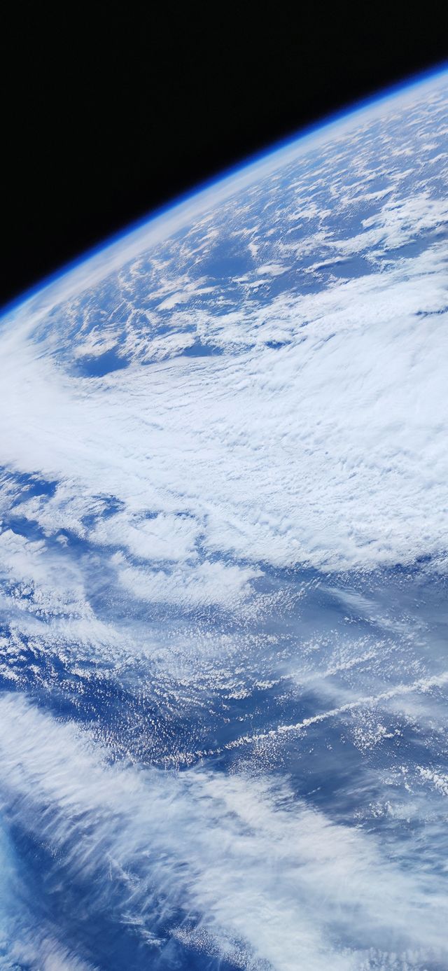 Xiaomi Mi10 Pro зняв Землю і Сонце з космосу: промовисті фото - фото 386836