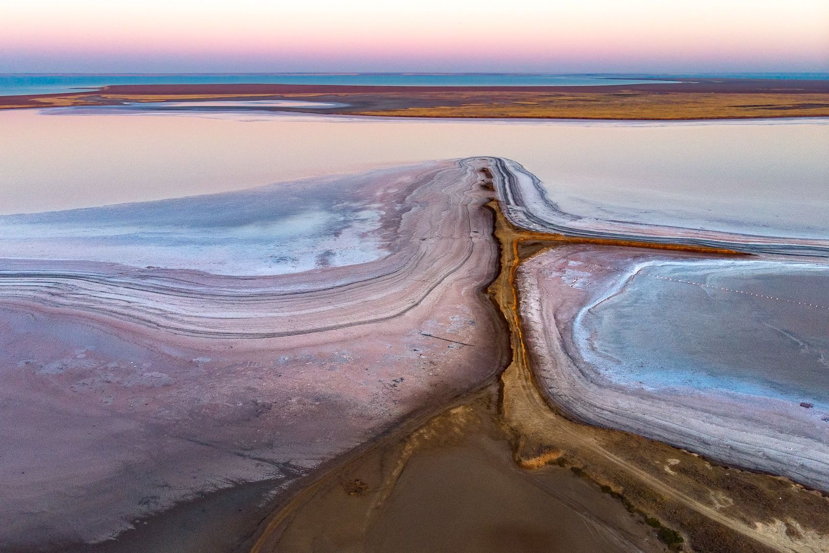 Рожева планета в Україні: дивовижні фото озера на Херсонщині вас вразять