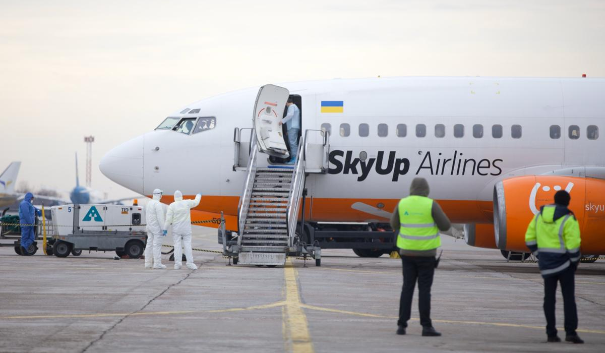 Українці з Уханя повернулись додому - фото 1