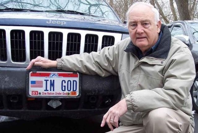 Я – Бог: американець відсудив 150 тисяч доларів за номерний знак - фото 387193