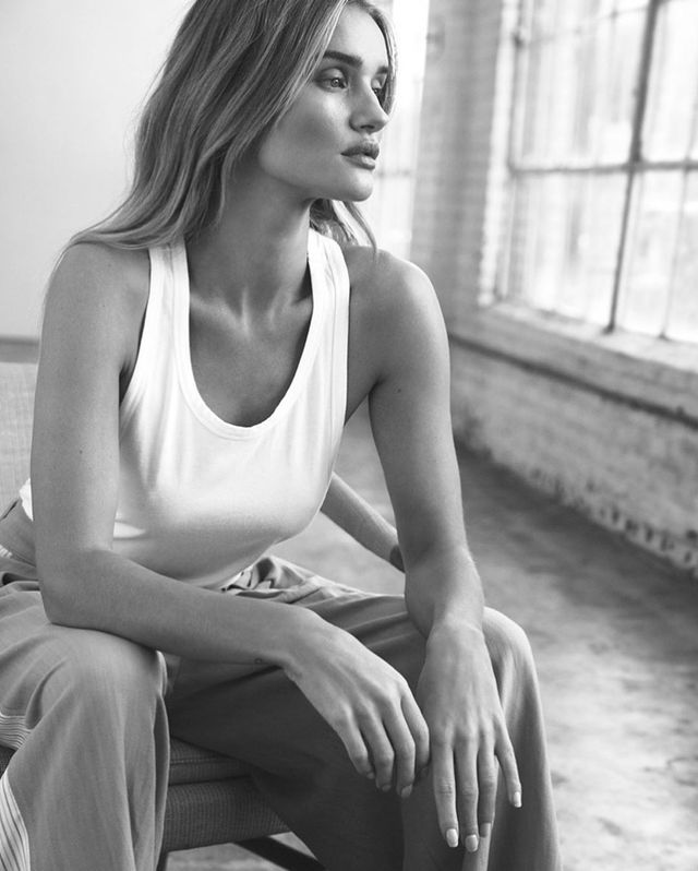 Дівчина Джейсона Стетхема роздяглась в Instagram: гарячі фото - фото 387203