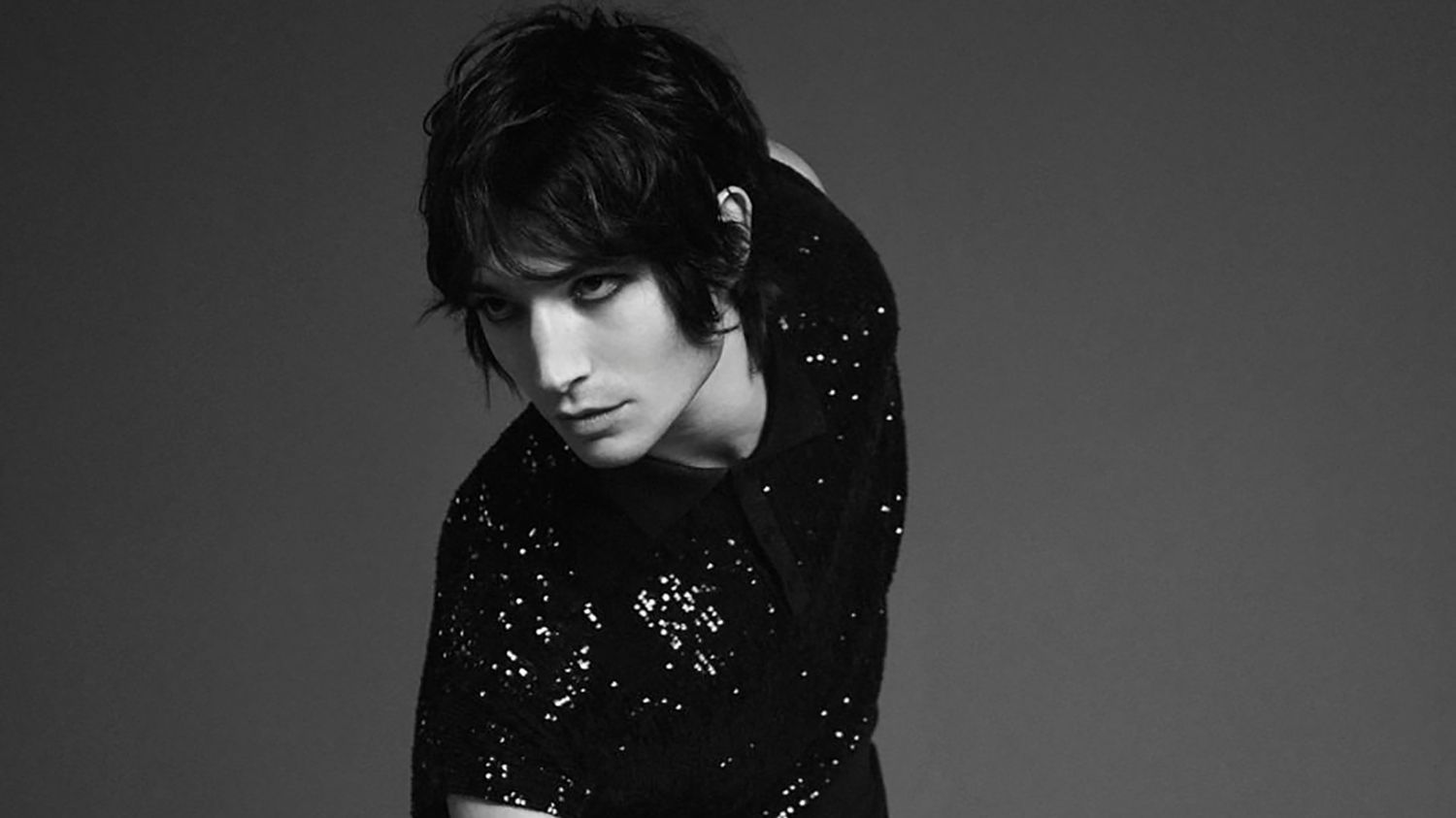 Езра Міллер знову знявся у стильному кампейні - фото 1