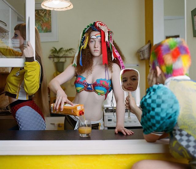 Дизайнерка створює корсети з кросівок Adidas: це треба бачити - фото 387301