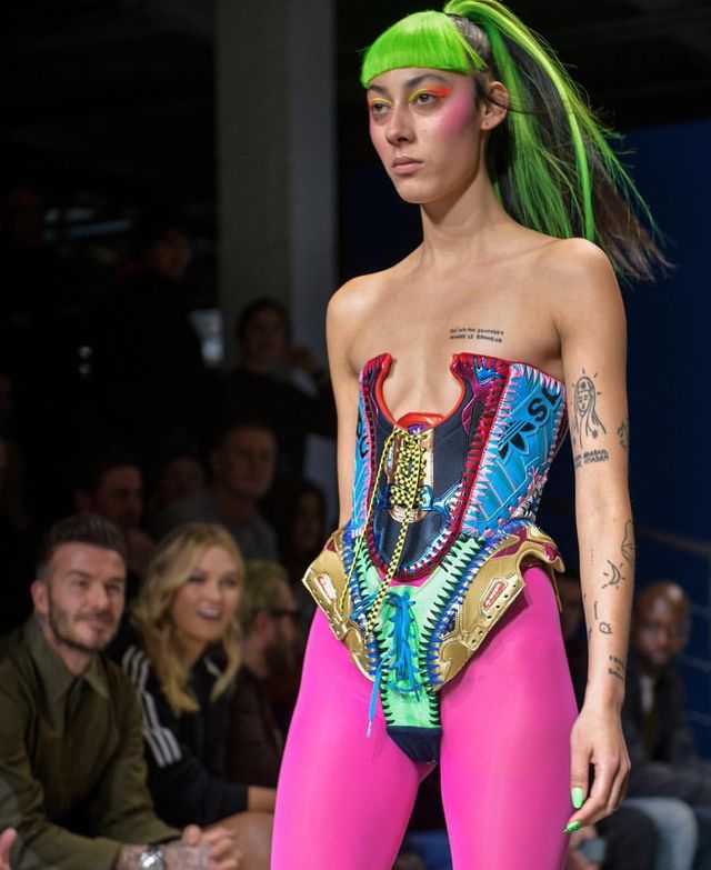 Дизайнерка створює корсети з кросівок Adidas: це треба бачити - фото 387302