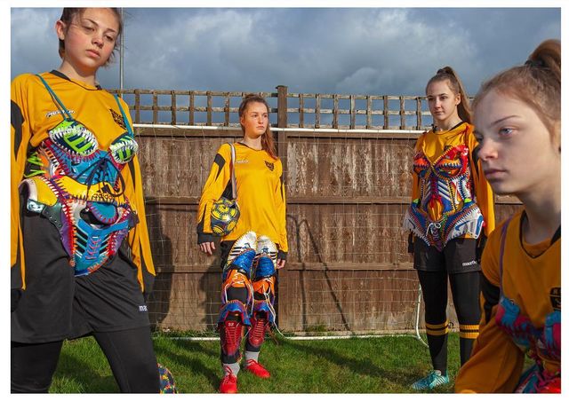 Дизайнерка створює корсети з кросівок Adidas: це треба бачити - фото 387303