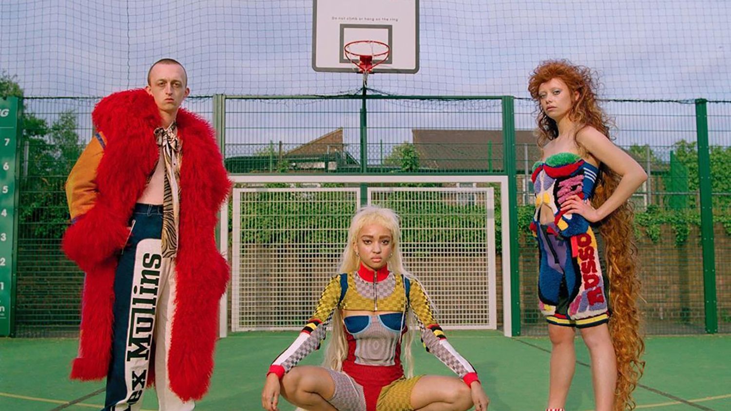 Дизайнерка створює корсети з кросівок Adidas: це треба бачити