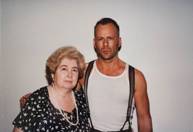 У Бельгії знайшли незвичний фотоальбом жінки зі світовими зірками - фото 387493