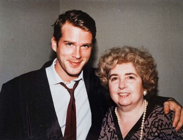 У Бельгії знайшли незвичний фотоальбом жінки зі світовими зірками - фото 387497