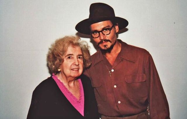 У Бельгії знайшли незвичний фотоальбом жінки зі світовими зірками - фото 387498