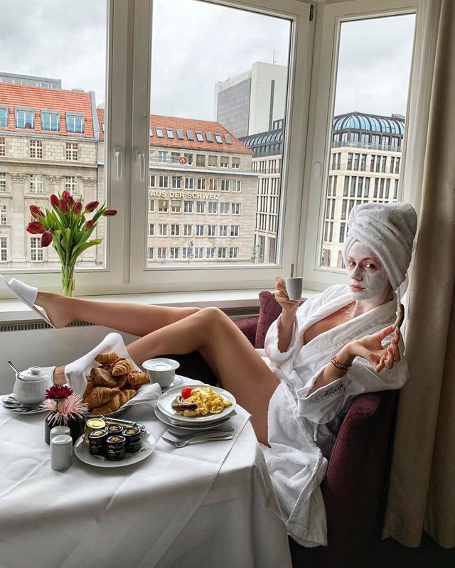 Леся Нікітюк спокушає прихильників своїми стрункими ніжками - фото 387614