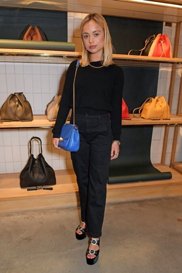 Онучка Єлизавети II Амелія захопила Лондон своєю красою - фото 387682