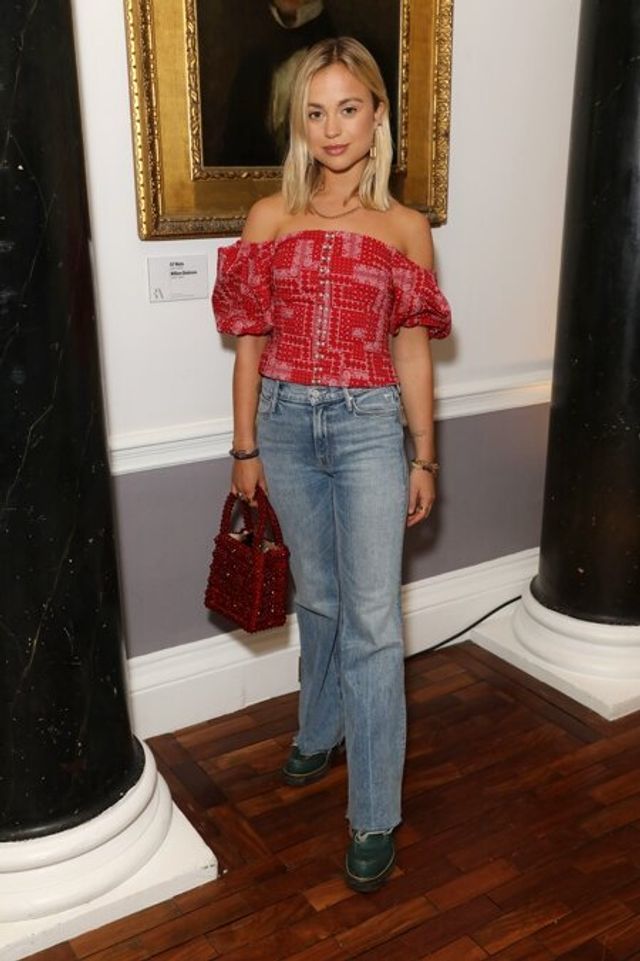 Онучка Єлизавети II Амелія захопила Лондон своєю красою - фото 387686