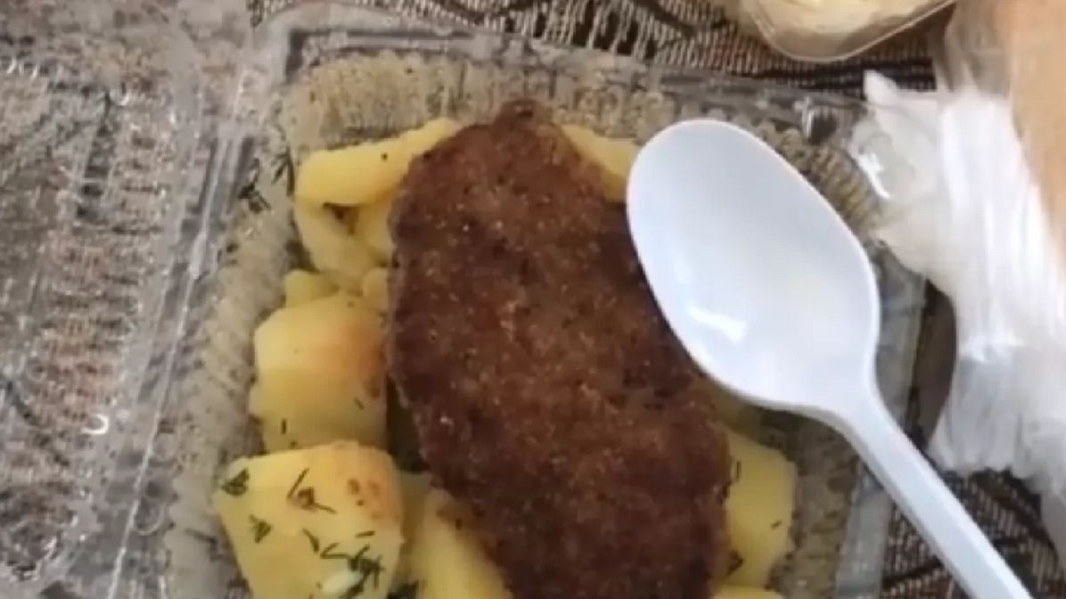 Евакуйовані з Китаю українці показали, чим їх годують у Нових Санжарах: відео - фото 1