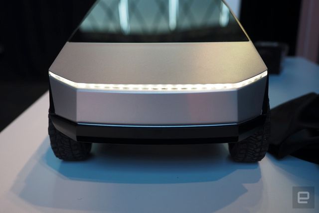 Легендарний Hot Wheels випустив іграшковий Cybertruck на радіокеруванні: фото - фото 387876