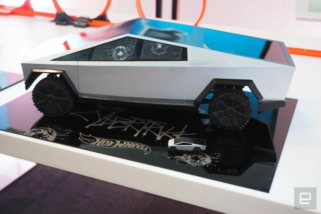 Легендарний Hot Wheels випустив іграшковий Cybertruck на радіокеруванні: фото - фото 387878