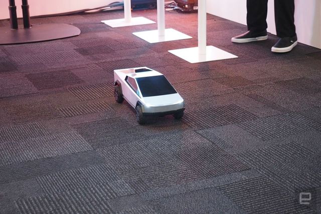 Легендарний Hot Wheels випустив іграшковий Cybertruck на радіокеруванні: фото - фото 387879