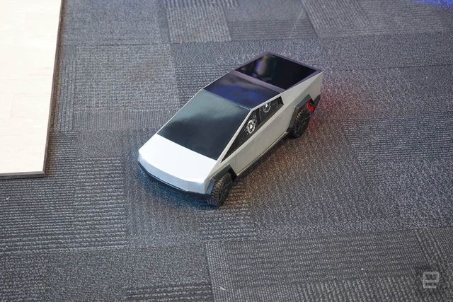 Легендарний Hot Wheels випустив іграшковий Cybertruck на радіокеруванні: фото - фото 387880