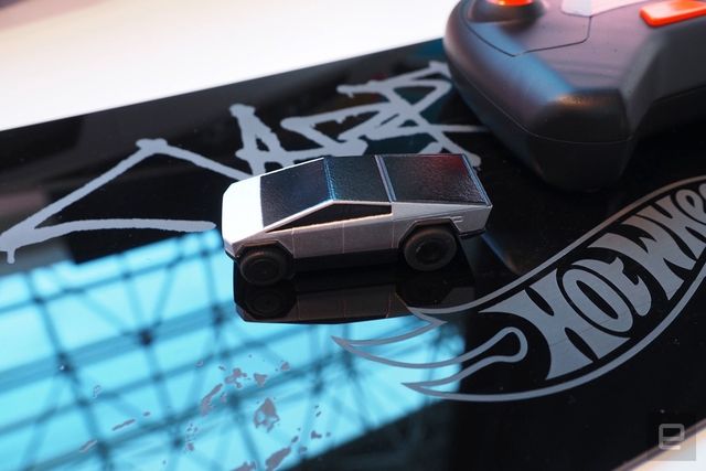 Легендарний Hot Wheels випустив іграшковий Cybertruck на радіокеруванні: фото - фото 387881