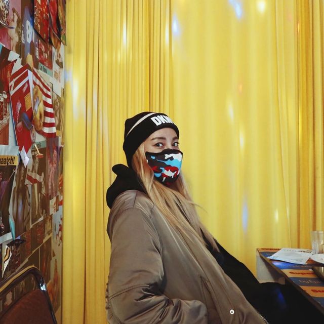 Як коронавірус впливає на моду: захисні маски для обличчя стали стильним трендом - фото 387921