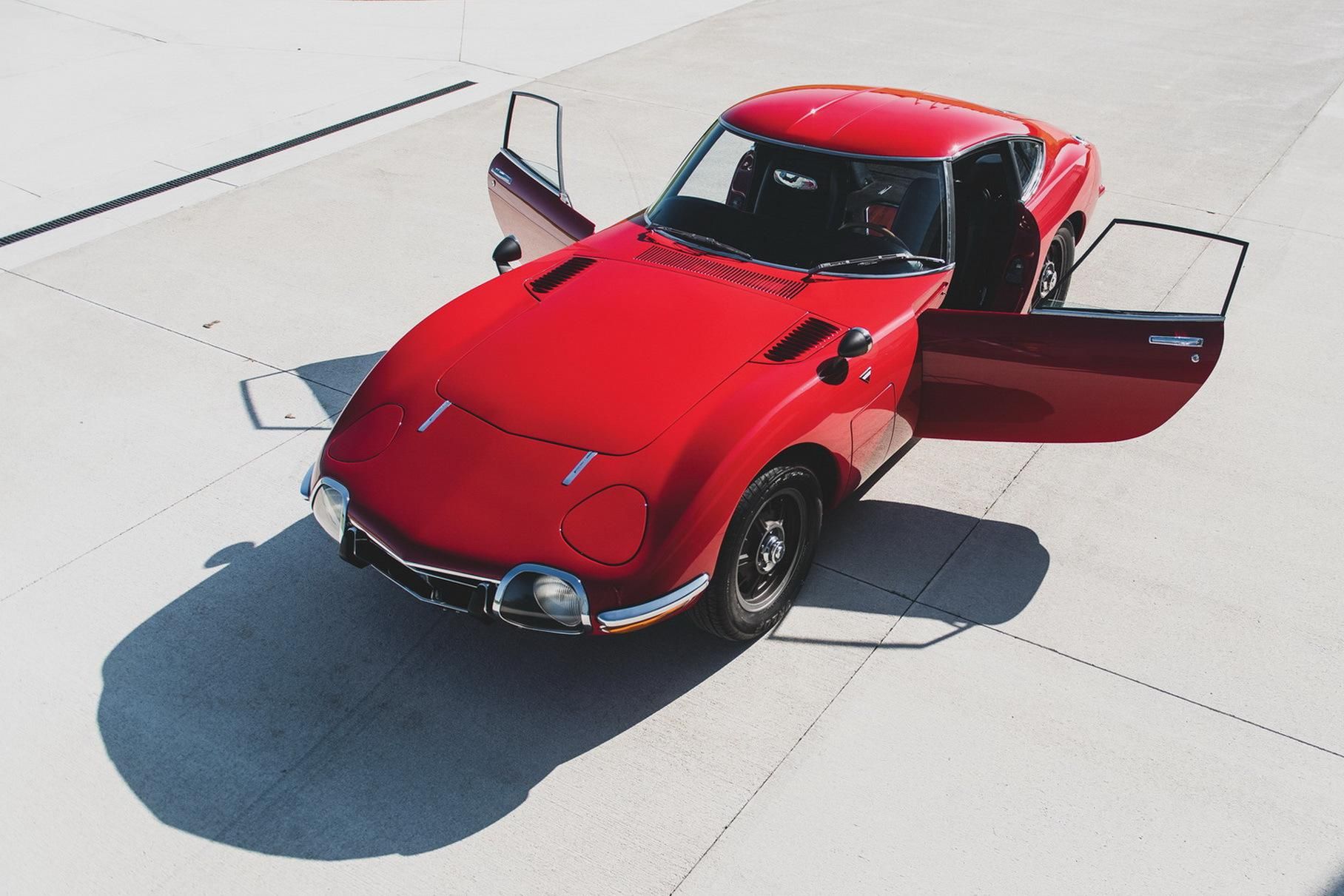 Toyota 2000GT випускали у 60-х роках минулого століття - фото 1