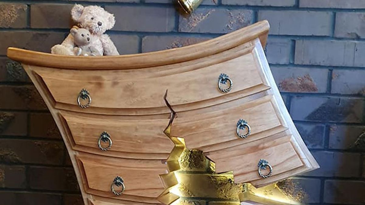 Ніби з мультфільмів Дісней: столяр з Нової Зеландії створює "чарівні" комоди (фото)