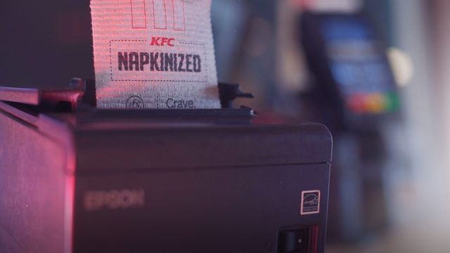 У KFC почали робити серветки з чеків і постерів та пакетів - фото 388431