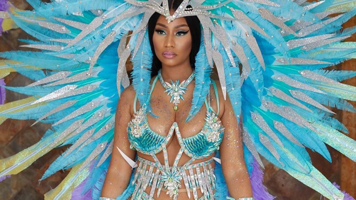 Нікі Мінаж приміряла голе карнавальне вбрання: сексуальне відео
