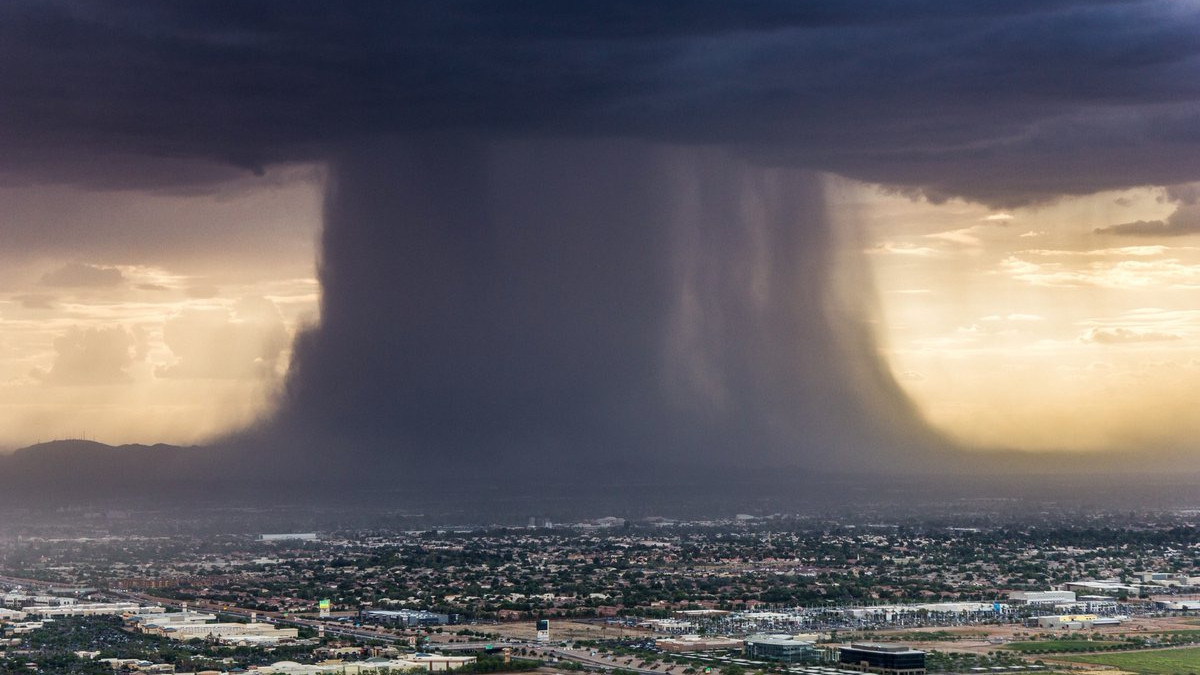 В Австралії зняли унікальну дощову бурю: вражаюче відео - фото 1