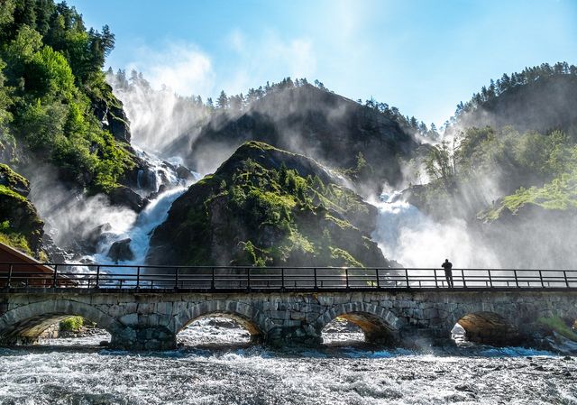 Яскраві фото Норвегії, які надихають на мандри - фото 388587