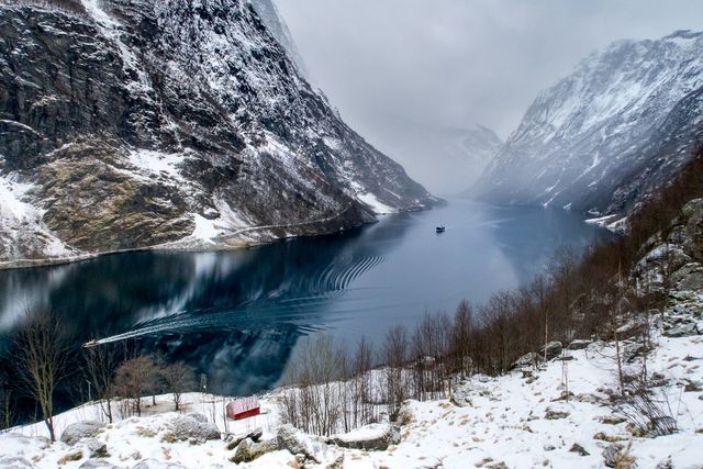 Яскраві фото Норвегії, які надихають на мандри - фото 388599