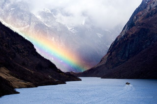Яскраві фото Норвегії, які надихають на мандри - фото 388601