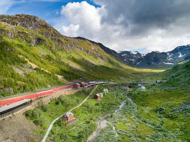 Яскраві фото Норвегії, які надихають на мандри - фото 388603