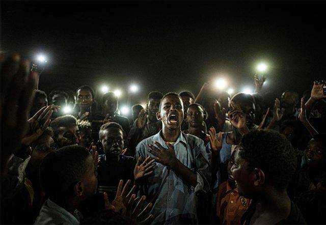 Фотографії, що вражають: названі фіналісти World Press Photo 2020 - фото 388611