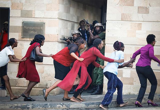 Фотографії, що вражають: названі фіналісти World Press Photo 2020 - фото 388625