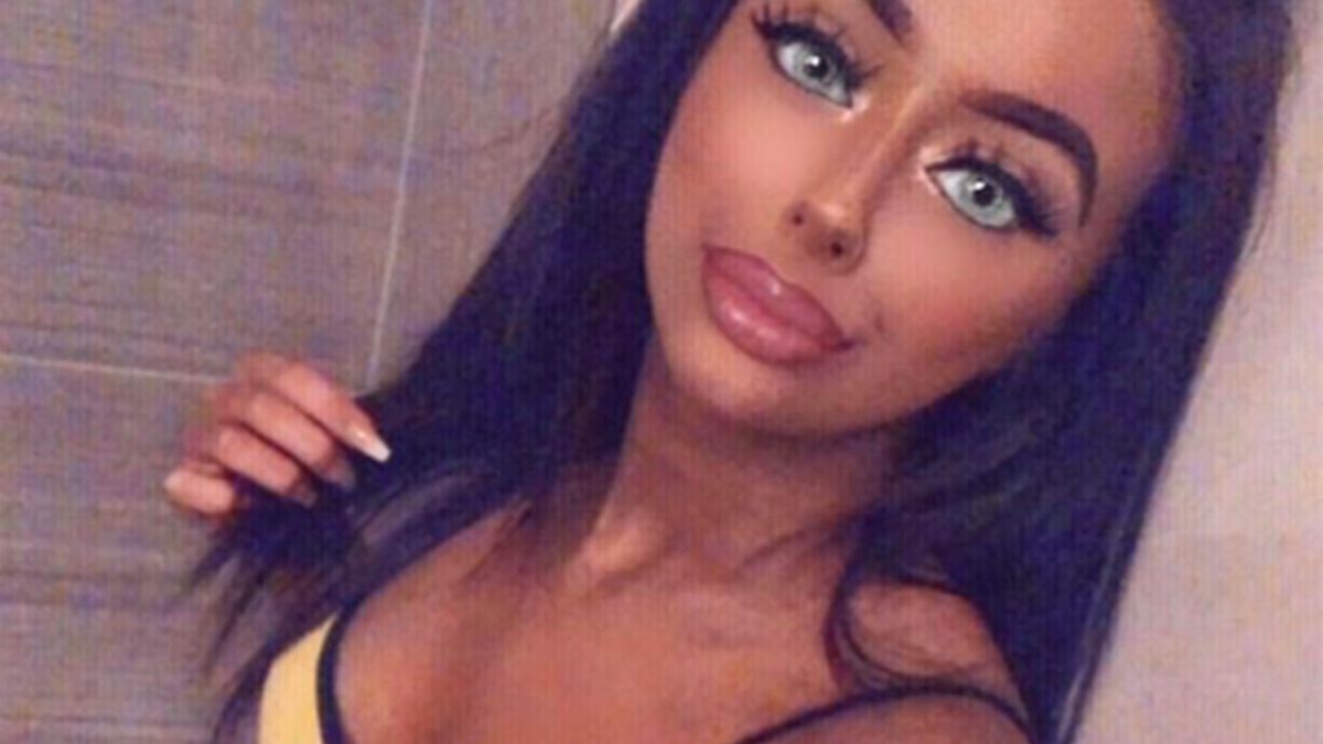 Цю дівчину заблокували на сайті знайомств через зовнішність