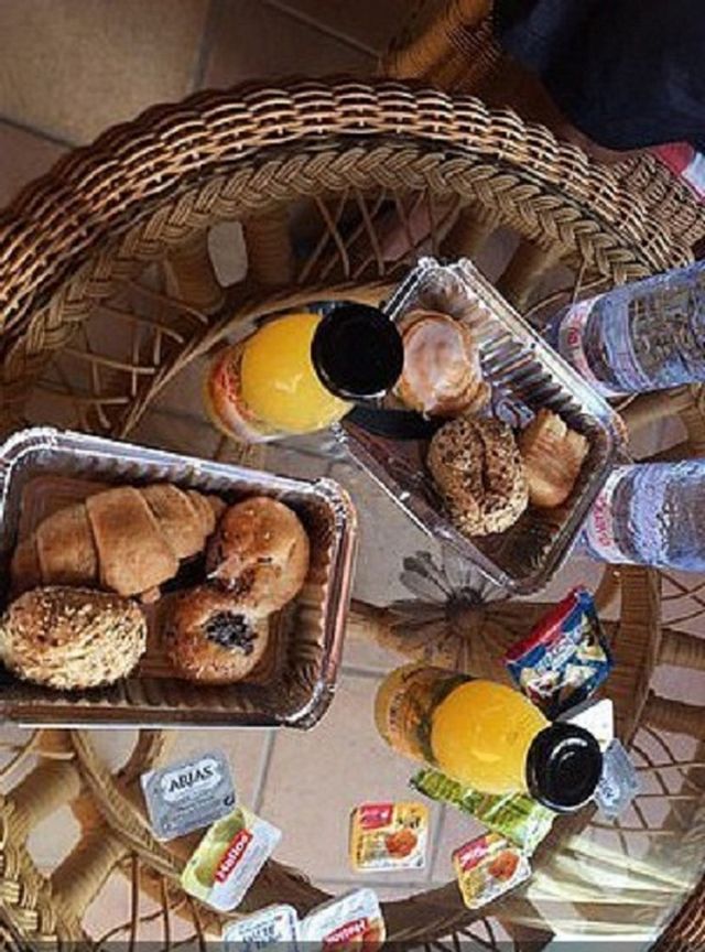 Карантин в готелі на Канарах: як проводять час постояльці - фото 389043