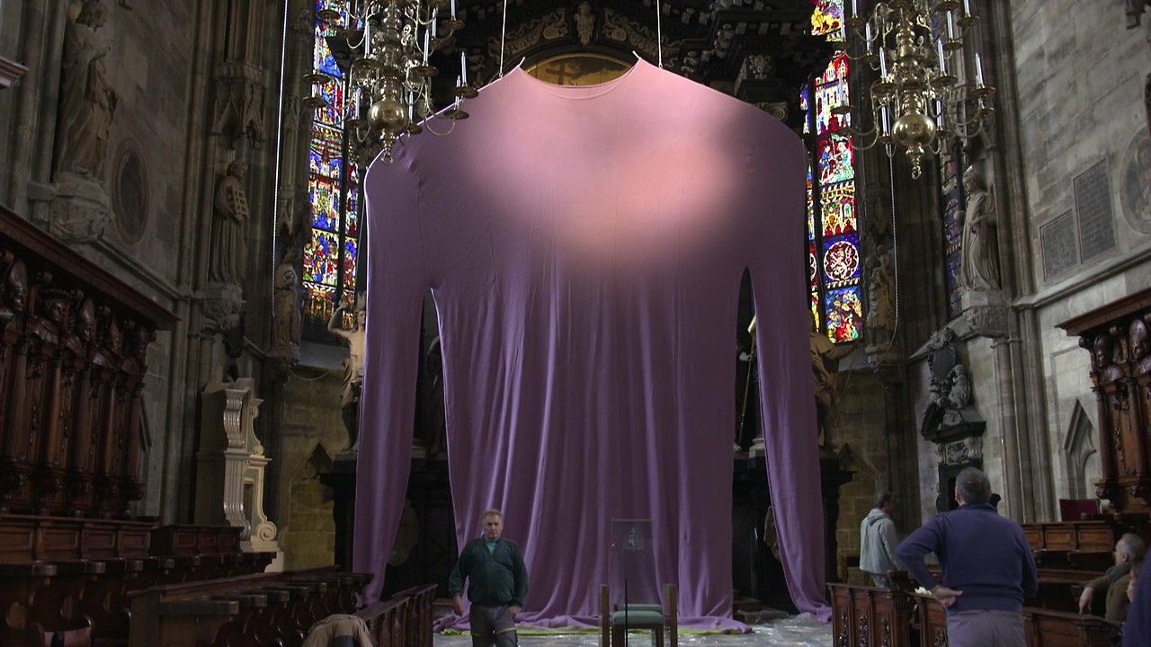 У віденському соборі на час Великого посту висітиме гігантський светр: що він означає
