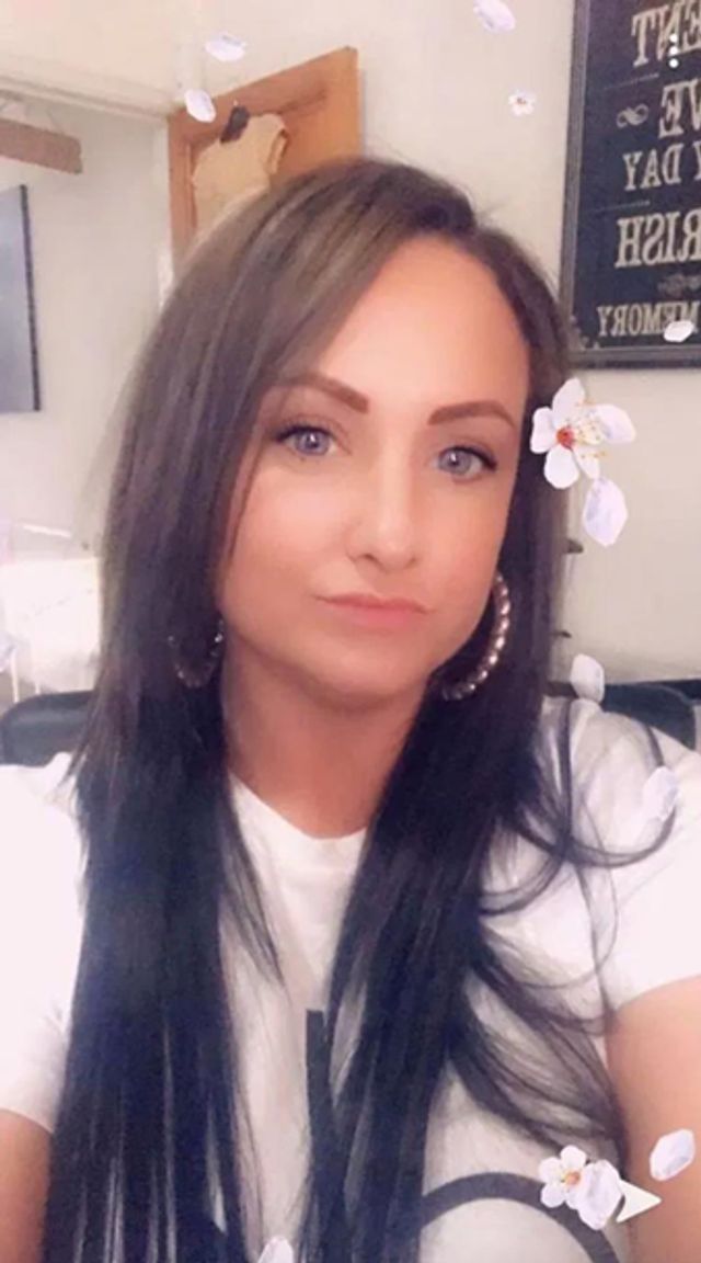 Мама не впізнала: британка переборщила з автозасмагою - фото 389122