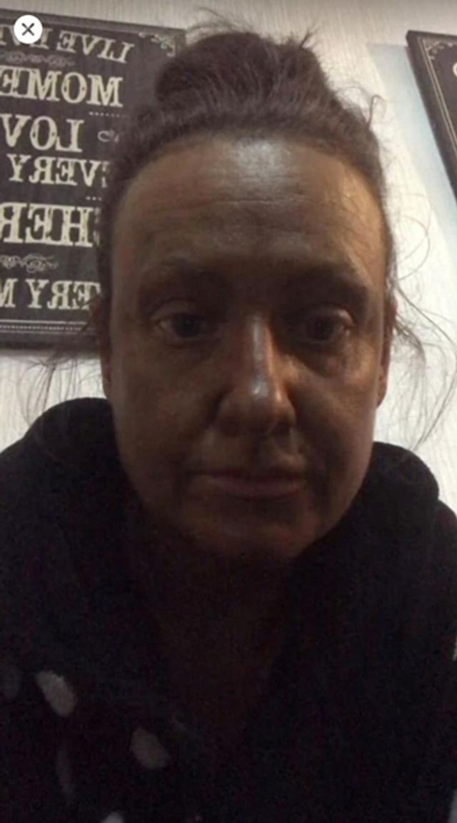 Мама не впізнала: британка переборщила з автозасмагою - фото 389124