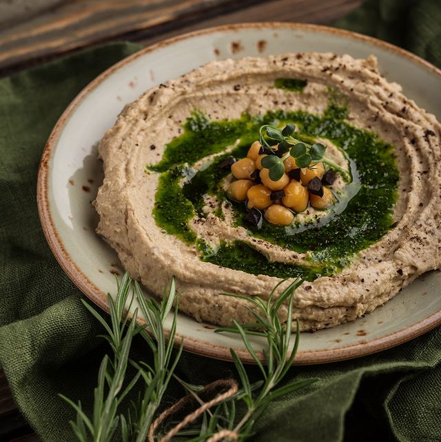 Можете з'їсти хумус з цільнозерновим хлібом - фото 389148