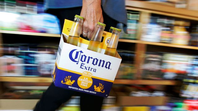 Скільки американців перестали купувати пиво Corona через коронавірус - фото 389268