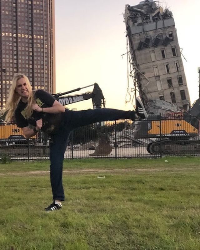 У Далласі з'явилась своя Пізанська вежа: кумедні фото користувачів мережі - фото 389359