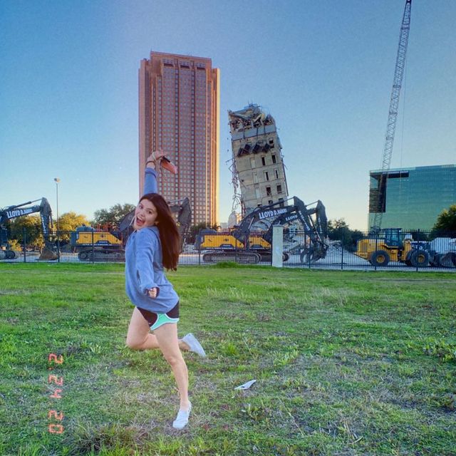 У Далласі з'явилась своя Пізанська вежа: кумедні фото користувачів мережі - фото 389361