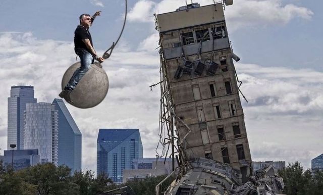 У Далласі з'явилась своя Пізанська вежа: кумедні фото користувачів мережі - фото 389362