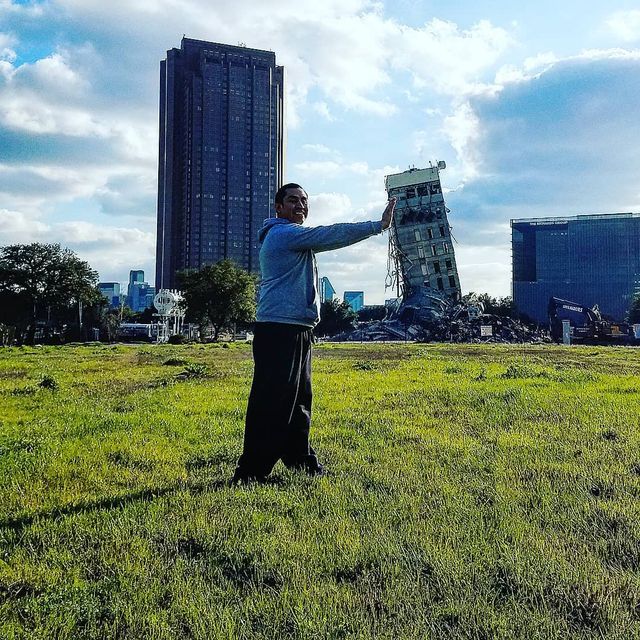 У Далласі з'явилась своя Пізанська вежа: кумедні фото користувачів мережі - фото 389364